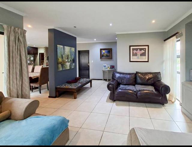 3 BEDROOM HOUSE FOR SALE IN MIDSTREAM ESTATE